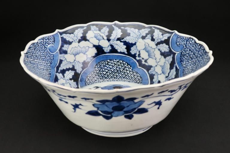 伊万里染付椿文変形大鉢 / Imari Large Blue & White Bowl with