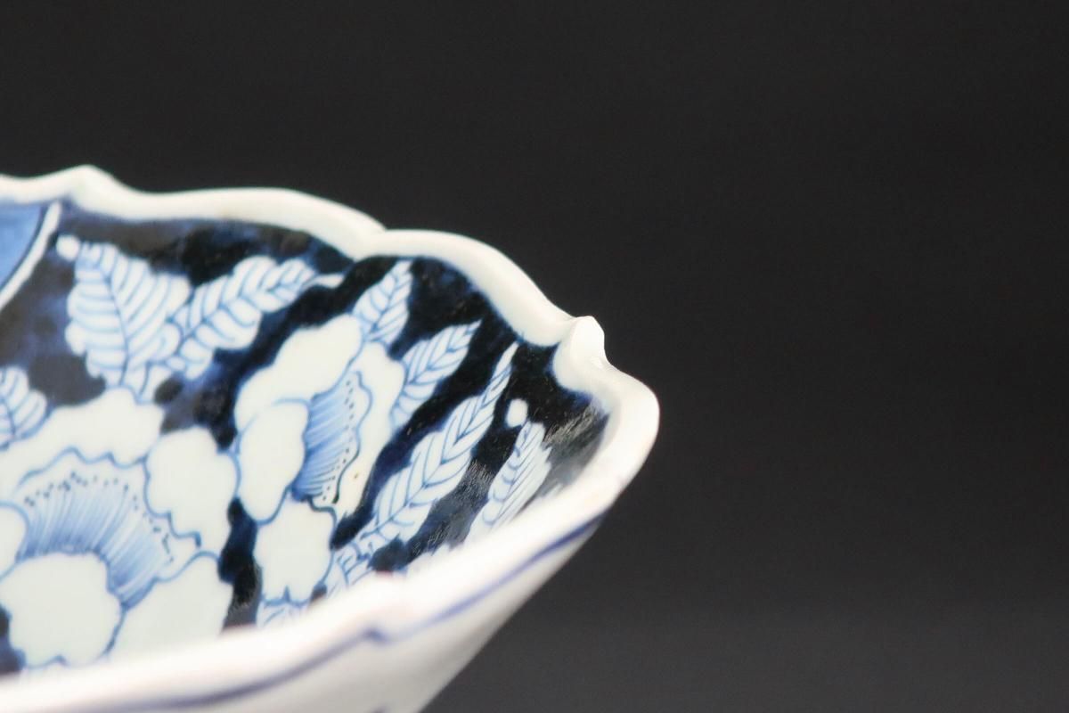 伊万里染付椿文変形大鉢 / Imari Large Blue & White Bowl with