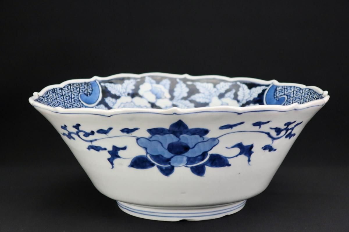 伊万里染付椿文変形大鉢 / Imari Large Blue & White Bowl with