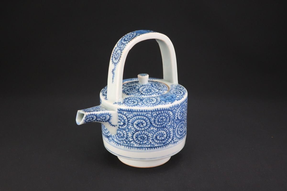 伊万里染付蛸唐草文小銚子 / Imari Blue & White Sake Pourer