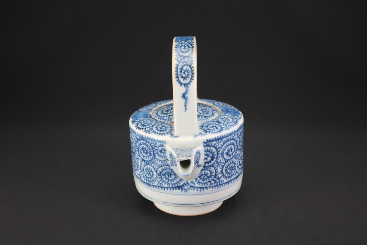 伊万里染付蛸唐草文小銚子 / Imari Blue & White Sake Pourer