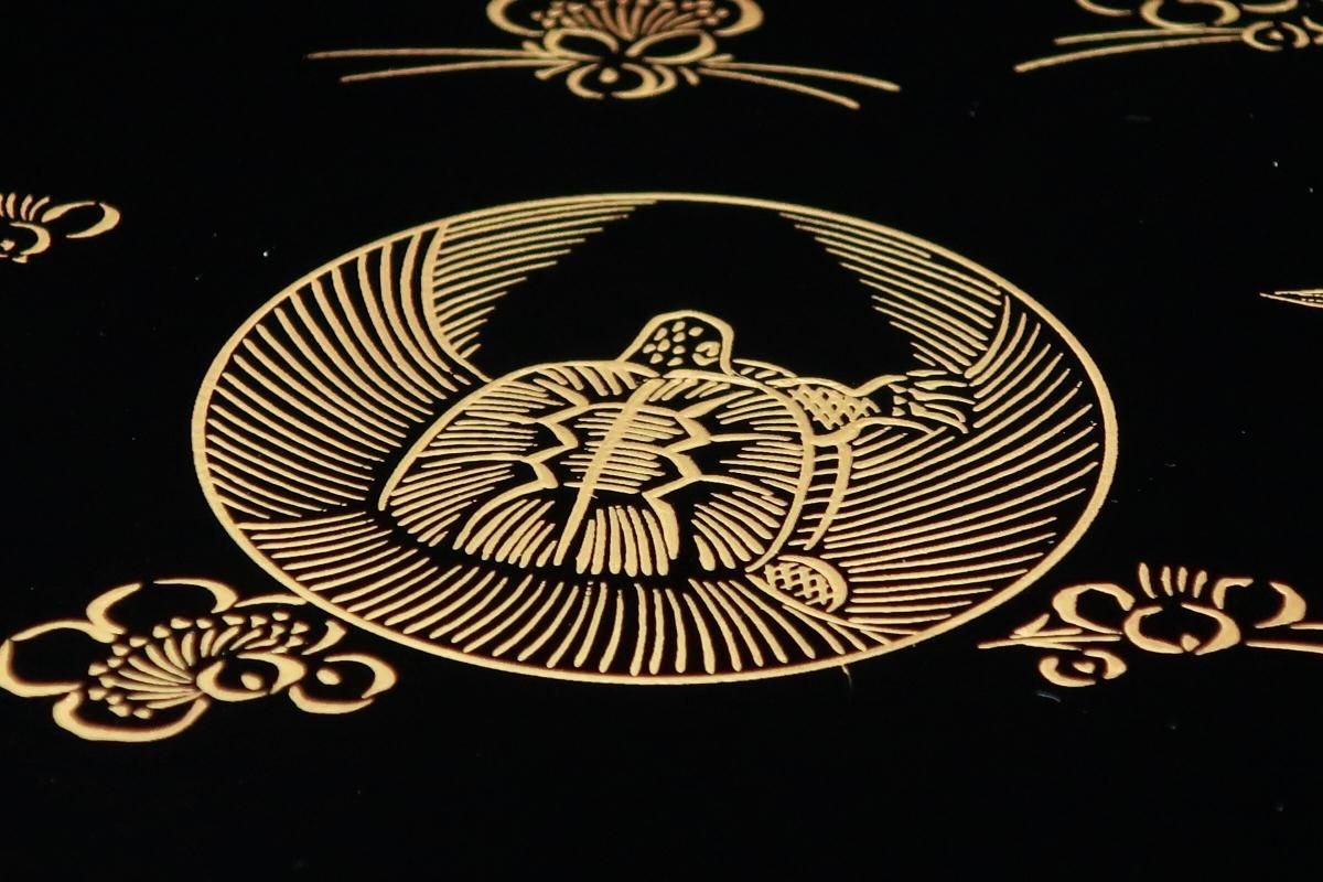 中次「鶴に葦蒔絵」天地金・内黒 村田 宗覚 作 波千鳥蒔絵提重 文化遺産オンライン