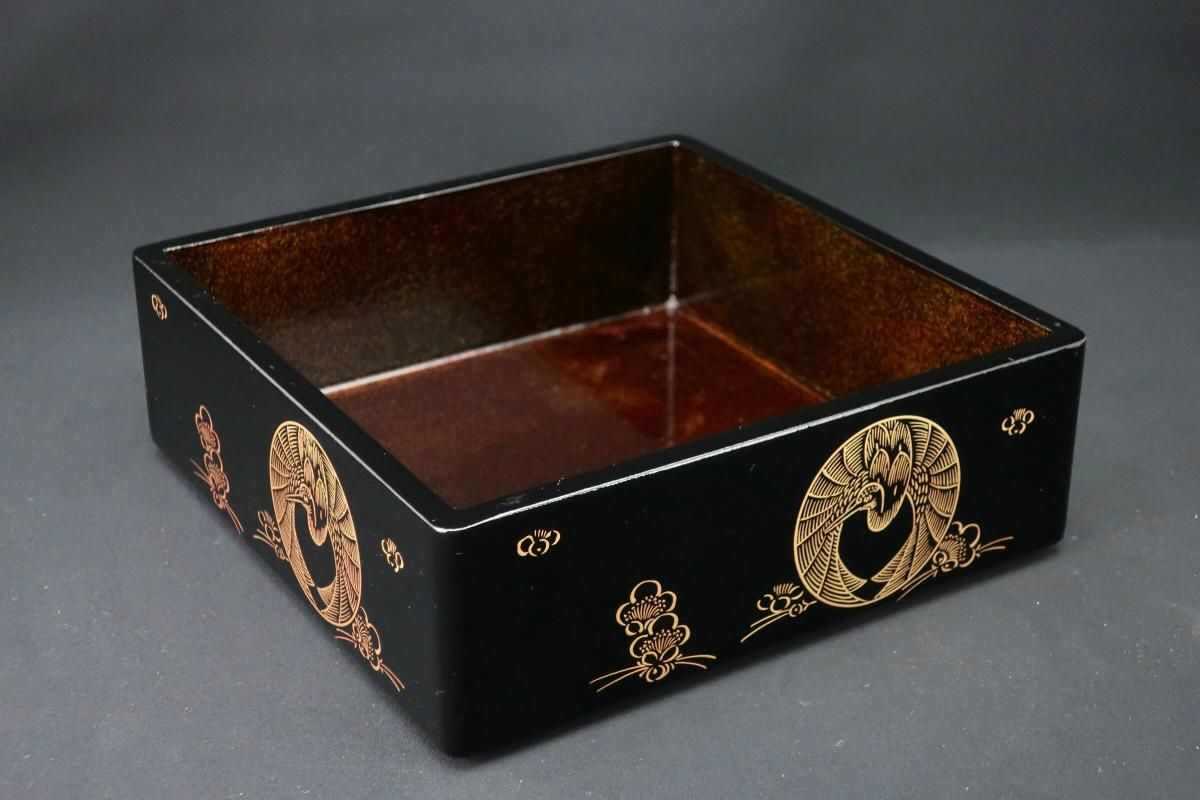黒塗沈金鶴亀蒔絵内梨地重箱 / Black-lacquered Food Boxes with