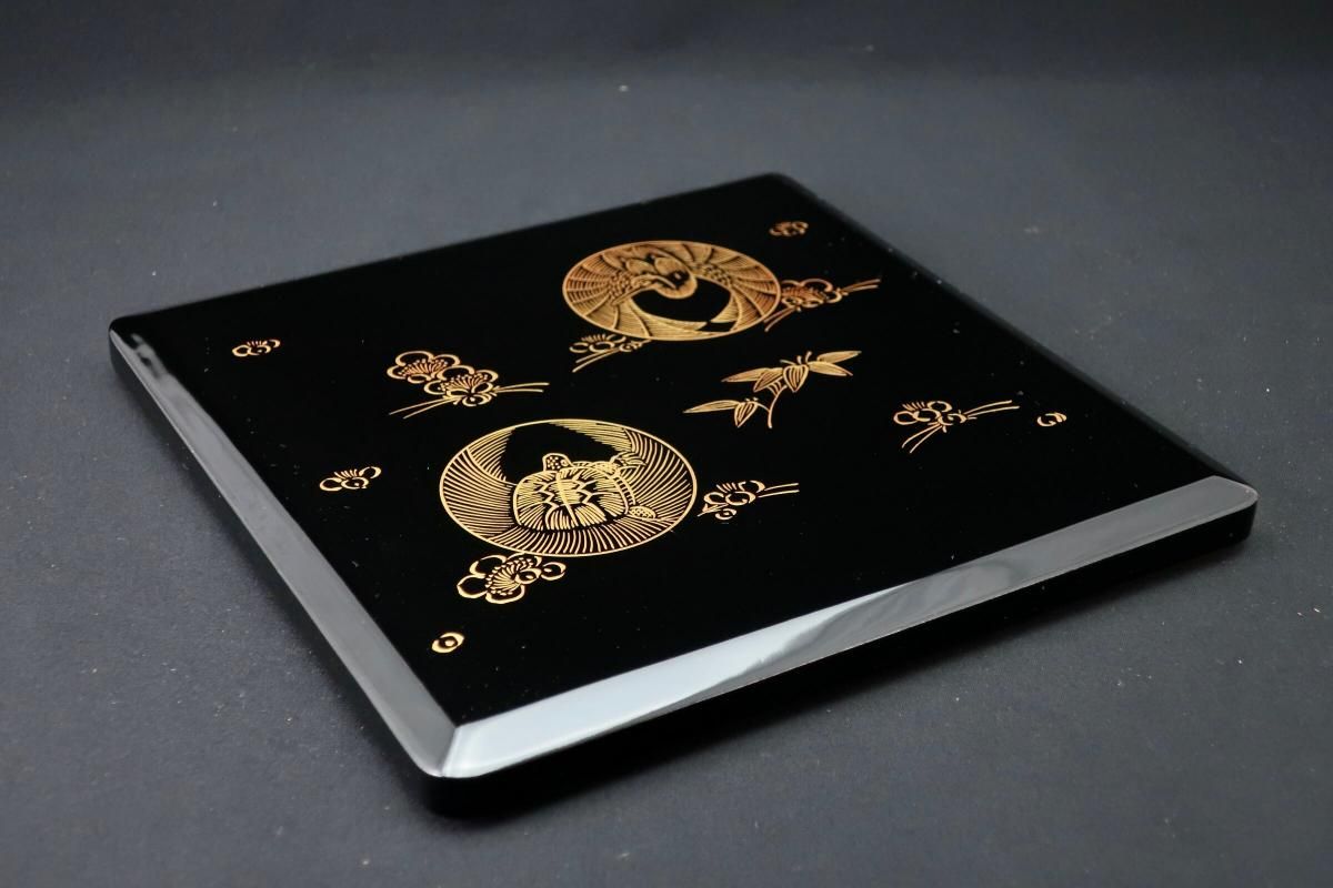 黒塗沈金鶴亀蒔絵内梨地重箱 / Black-lacquered Food Boxes with