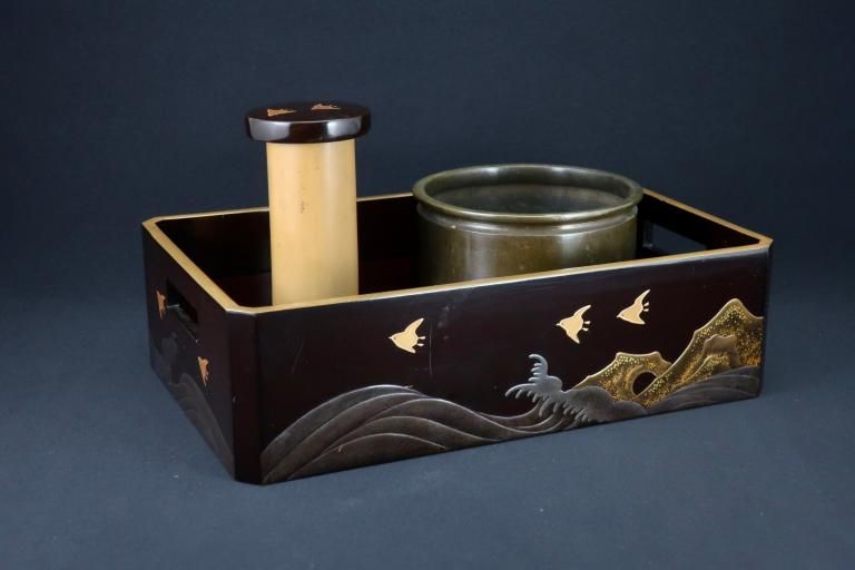 草花文蒔絵角盆(大・小) 小鼓 草花文金蒔絵 ｜骨董品買取 緑和堂