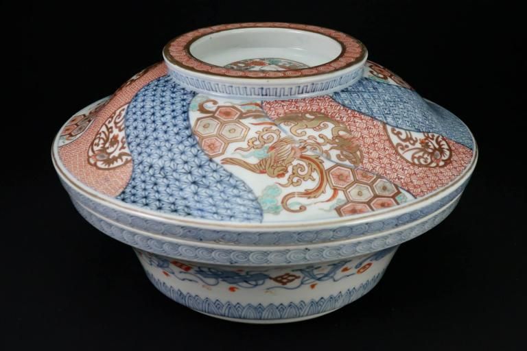 Τʸʪʿơ / Imari Large Polychrome Bowl with Lid with the picture of Dragons