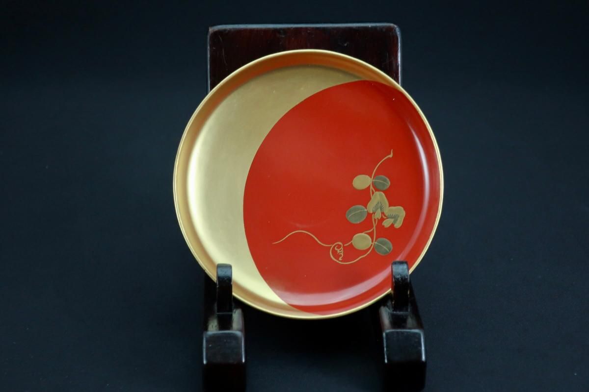 朱塗図変草花蒔絵引盃① 五客組 / Red-lacquered Sake Cups with
