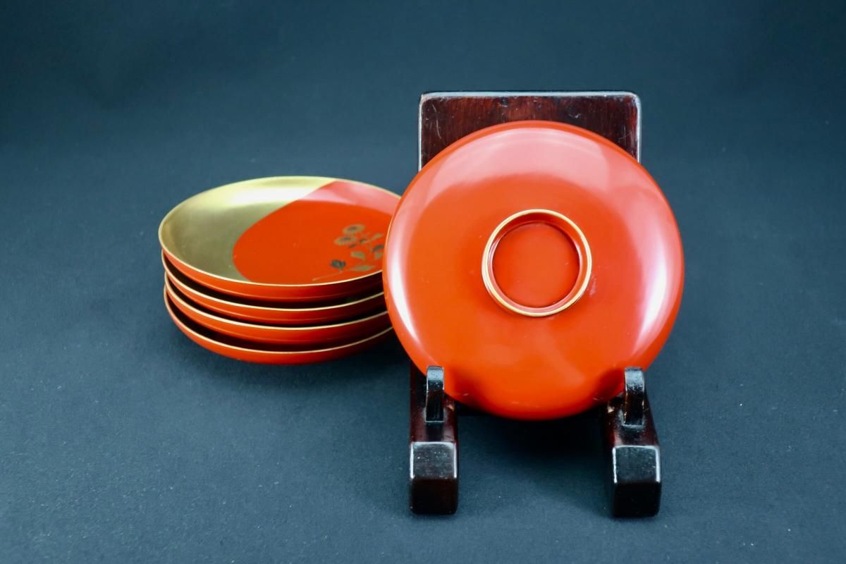 引盃：赤い漆器の皿5枚セット 引盃：赤い漆器の皿5枚セット