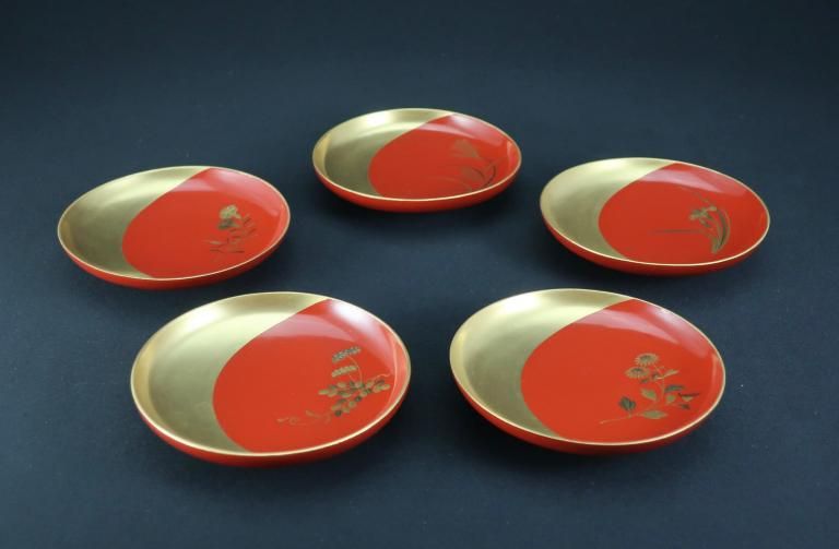 ɿּ֭޵ / Red-lacquered Sake Cups with 'Makie' picture of Flowers  set of 5