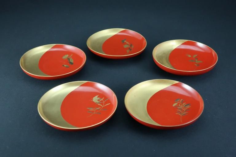 朱塗図変草花蒔絵引盃③ 五客組 / Red-lacquered Sake Cups with