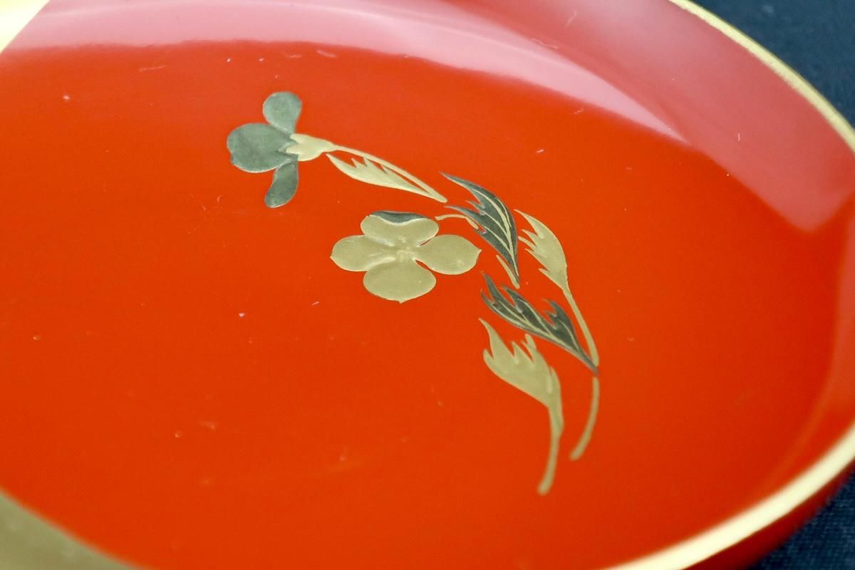 朱塗図変草花蒔絵引盃③ 五客組 / Red-lacquered Sake Cups with