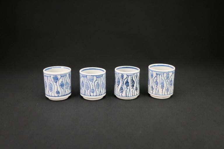 Τդʸ͵ / Imari Small Blue & White Cups  set of 4