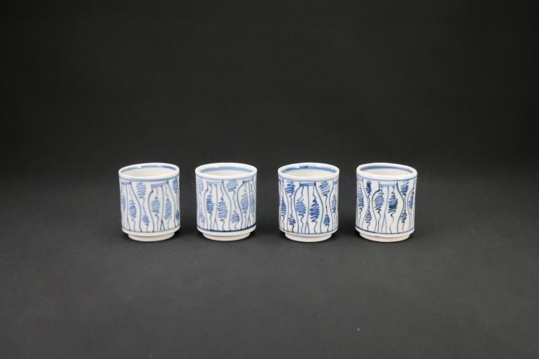 Τդʸ͵ / Imari Small Blue & White Cups  set of 4