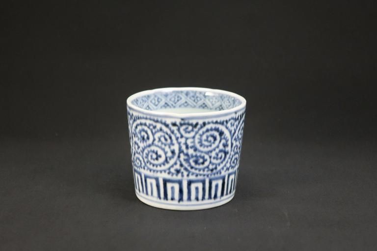 骨董　アンティーク　古伊万里　染付　蛸唐草文様　輪花縁　蕎麦猪口　カップ 古伊万里 染付 蛸唐草 蕎麦猪口 - 生活骨董と古布のアンティーク