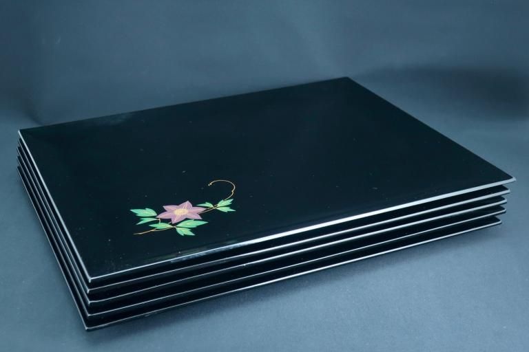 輪島塗図変蒔絵卓上膳 五枚組 / Wajima-lacquered Trays with 'Makei' picture of Flowers  set of 5