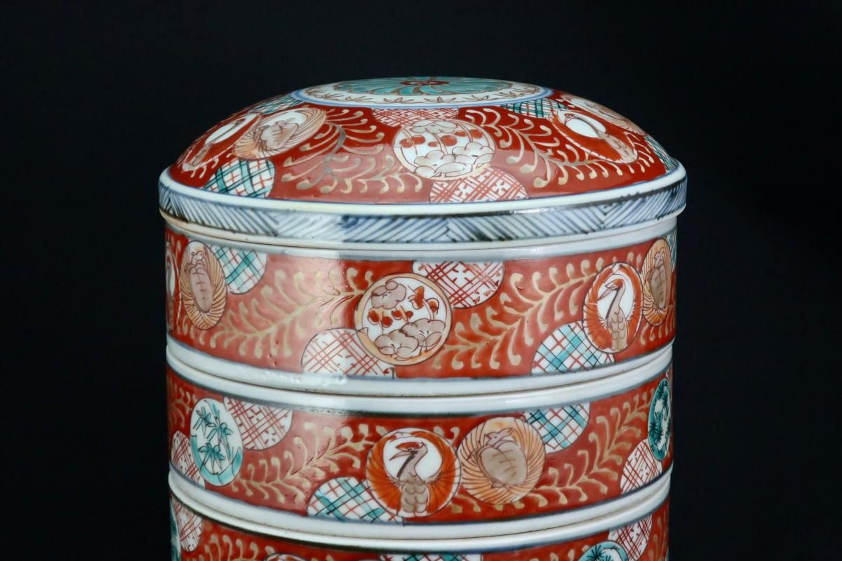 伊万里色絵金彩赤絵鶴亀丸文段重 / Imari Round Polychrome