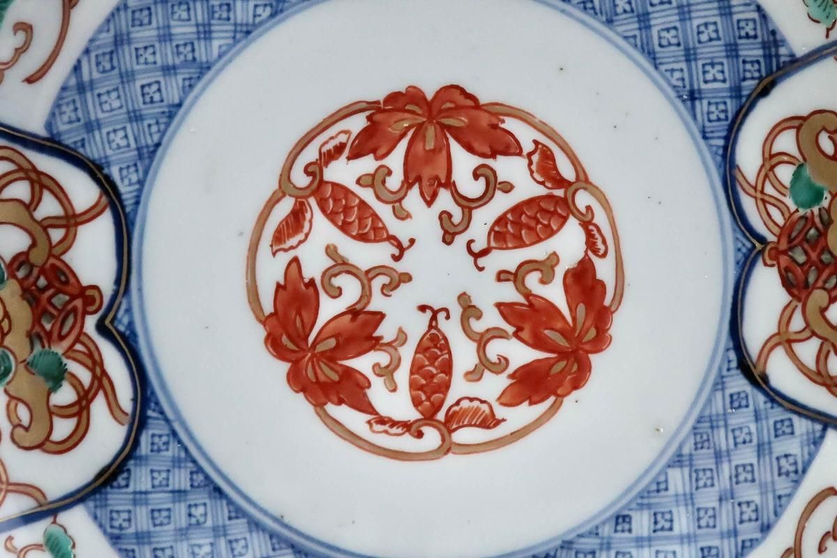 ★ラッキー特価！★ 伊万里　上白磁　★色絵獅子花紋　蓋物 ☆ラッキー特価！☆ 伊万里 上白磁 ☆色絵獅子花紋 蓋物