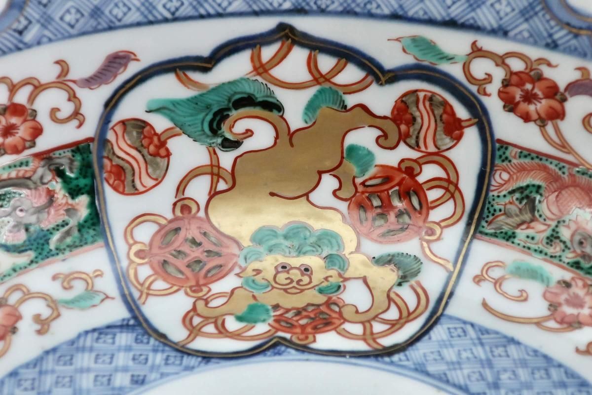 ★ラッキー特価！★ 伊万里　上白磁　★色絵獅子花紋　蓋物 ☆ラッキー特価！☆ 伊万里 上白磁 ☆色絵獅子花紋 蓋物