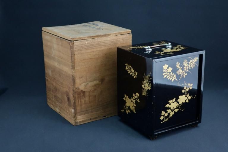 ֶ⼬ۻý / Black-lacuquered Small Chest of Drawers for Sweet 'Kashi Tansu'