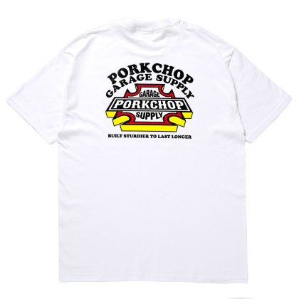 <img class='new_mark_img1' src='https://img.shop-pro.jp/img/new/icons5.gif' style='border:none;display:inline;margin:0px;padding:0px;width:auto;' />PORKCHOP GARAGE SUPPLY 3D B&S TEE/WHITE