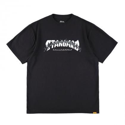 <img class='new_mark_img1' src='https://img.shop-pro.jp/img/new/icons5.gif' style='border:none;display:inline;margin:0px;padding:0px;width:auto;' />STANDARD CALIFORNIA AH  SD Skater Logo T/Black
