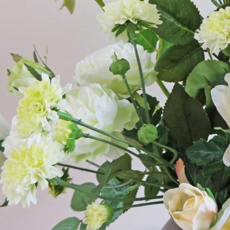 6種類のバラと セルリア の高級造花アレンジです セルリアの花言葉は 思慕 可憐な心 優れた知識 です ちょっと高貴なお花です 6種類のバラと セルリア の高級造花アレンジです セルリアの花言葉は 思慕 可憐な心 優れた知識 です ちょっと高貴なお花です