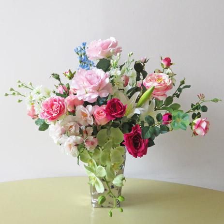 リアルな胡蝶蘭などの高級造花を 少し横に広げ立体的に仕上げた豪華なアレンジです リアルな胡蝶蘭などの高級造花を 少し横に広げ立体的に仕上げた豪華なアレンジです