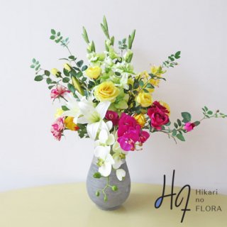 光触媒アートフラワーアレンジメント【ボーテ】個性的な花器に、お花が咲き誇るかのように。