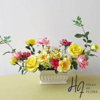 光触媒アートフラワーアレンジメント【オサ】バラとガーベラの造花アレンジメントです。花器は、窯入れでできる貫入文様です。