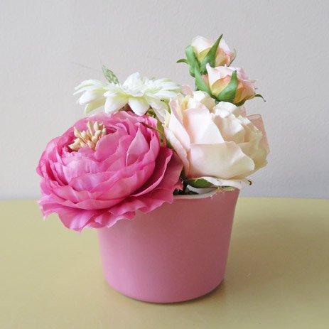 光触媒アートフラワーアレンジメント オリビア オシャレ可愛い小さな 造花アレンジメントです リョクエイ ワンランク上の高級造花アレンジメント専門店 上質花材で ギフトに人気のアーティフィシャルフラワーを販売