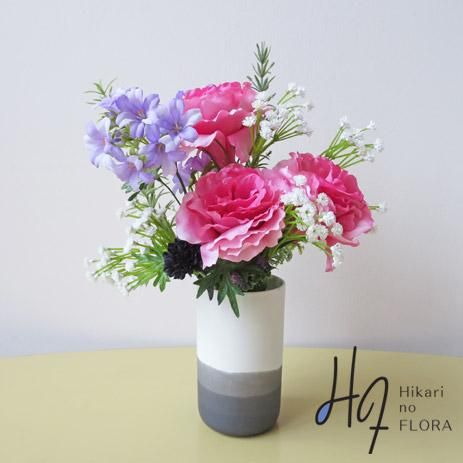 おしゃれなトルコキキョウの造花アレンジメントです おしゃれなトルコキキョウの造花アレンジメントです