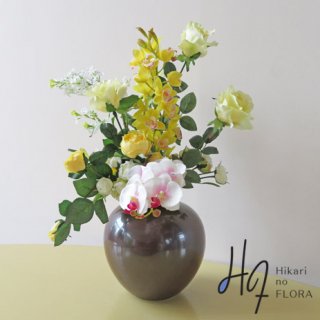 高級造花インテリア【アニータ】イエローが素敵な、空間の和洋問わず飾れる高級造花インテリアです。