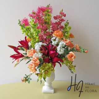 高級造花アレンジメント【グランディール】華やかに艶やかに咲き誇る花々のイメージです。