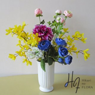 高級造花アレンジメント【ユーク】ブルーローズがアクセント。素敵な高級造花アレンジメントです。