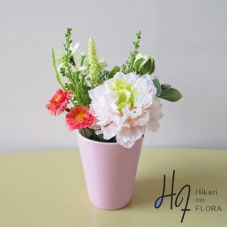 高級造花アレンジメント【フロル】ふわふわラナンキュラスの可愛くて、小さなアレンジメントです。