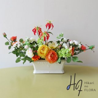 高級造花アレンジメント【アイーダ】なんだか明るい気持ちになっちゃう、高級造花アレンジメントです。受付とかにいかがでしょうか。もちろん各種お祝いに。
