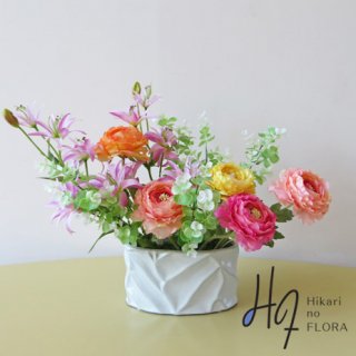 高級造花アレンジメント【トナ】ラナンキュラスの可愛さを手に入れませんか。明るい気分になれます。