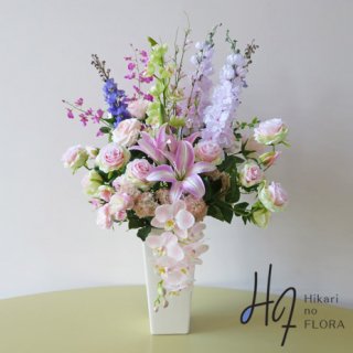 高級造花アレンジメント【イライーダ】上質なクリームピンク色のローズの優しさが伝わる、高級造花アレンジメントです。開院祝いや介護施設にいかがでしょうか。