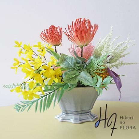 高級造花アレンジメント エリーザ ピンクッションのお花は ご存知 花言葉は ふりそそぐ愛 陽気 共栄 成功 です リョクエイ ワンランク上の高級造花アレンジメント専門店 上質花材で ギフトに人気のアーティフィシャルフラワーを販売