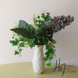 高級造花アレンジメント【ルイーザ】個性的なハイドレンジアをアートにアレンジした、高級造花アレンジメントです。
