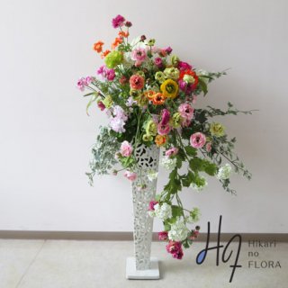 光触媒造花アレンジメント【スタンド７０型ＲＤ５４７ｗ】ラナンキュラスの高さ１２８�横幅７５�のスタンド型高級造花アレンジメントです。