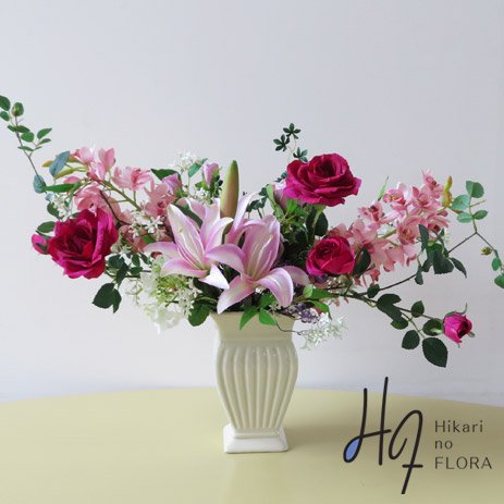 高級造花アレンジメント マリナ シンビジュームとリリィーのオシャレな高級造花アレンジメントです リョクエイ ワンランク上の高級造花アレンジメント専門店 上質花材で ギフトに人気のアーティフィシャルフラワーを販売
