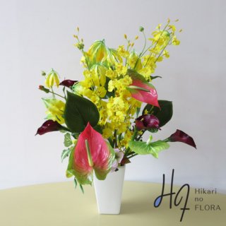 光触媒高級造花アレンジメント【スペランタ】フォルムの多彩さを楽しんで。個性の違う花たちを愛らしくまとめたアレンジメントです。高さ７３ｃｍ/