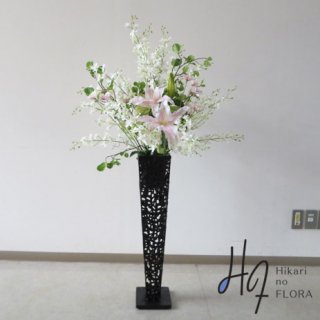 光触媒造花アレンジメント【スタンド７０型ＲＤ５６６】カサブランカとファレノが素敵な、高級造花スタンドです。高さ１３５�/横幅７０�/奥行７０�（先端から先端です）