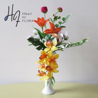 光触媒高級造花アレンジメント【ムート】シンビジュームとリリーのステキなアレンジメントです。開店祝い、開院祝い、お誕生日祝いにいかがでしょうか。