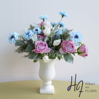 光触媒高級造花アレンジメント【アイテル】ライトモーブ色とライトブルー色の色彩を合わせると、フェミニンな雰囲気でいっぱい。