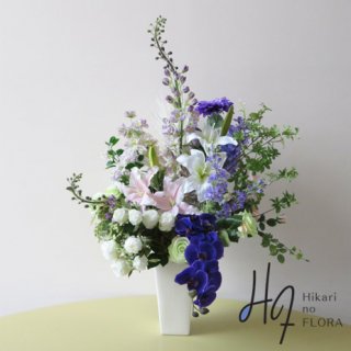 光触媒高級造花アレンジメント【アミゴ】色彩とリアル感が素晴らしい、高さ１０５cm、幅７５cmの高級造花アレンジメントです。