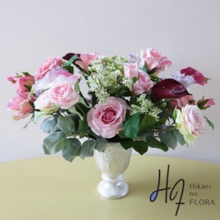 光触媒高級造花アレンジメント【シェナイト】清楚なバラにカラーを添えて、だれからも愛される高級造花アレンジメントです。