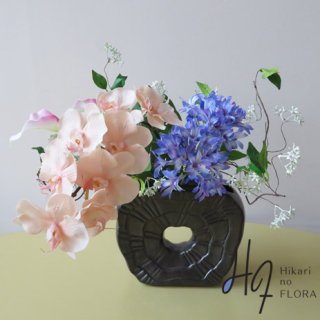 光触媒高級造花アレンジメント【デルリ】アートオブジェの様な花器に、和テイストでアレンジメント。