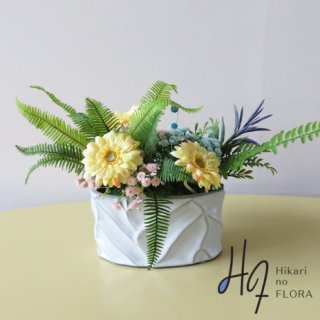 光触媒高級造花アレンジメント【ケリー】ジプソとガーベラの造花アレンジメントです。お誕生日祝いや退職祝いにいかがでしょうか。